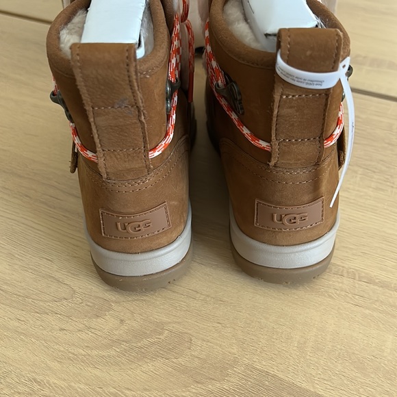 NIB UGG Classic Weather Hiker in Chestnut - Picture 10 of 13